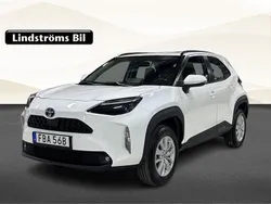 Vit Begagnad 2023 Toyota Yaris Cross Active SUV | 264 900 kr (Marknadspris)