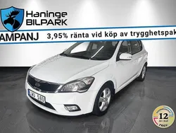 Vit Begagnad 2012 Kia Ceed Halvkombi | 69 900 kr (Marknadspris)