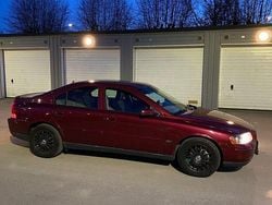 Röd Begagnad 2005 Volvo S60 Business Edition Sedan | 34 000 kr (Marknadspris)