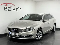 Ljusbrun Begagnad 2016 Volvo V60 Summum Kombi | 167 900 kr (Marknadspris)