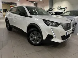 Vit Begagnad 2021 Peugeot e-2008 Active SUV | 189 900 kr (Marknadspris)