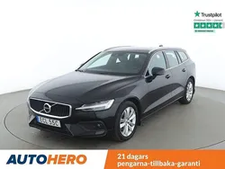 Svart Begagnad 2021 Volvo V60 Momentum Kombi | 294 000 kr (Marknadspris)