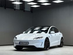 Vit Begagnad 2024 Tesla Model 3 Performance Sedan | 579 900 kr