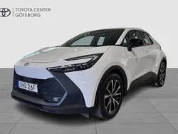 Vit Begagnad 2024 Toyota C-HR Style SUV | 399 900 kr (Marknadspris)