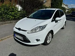 Vit Begagnad 2012 Ford Fiesta Titanium Halvkombi | 41 900 kr (Marknadspris)