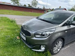 Grå Begagnad 2016 Kia Carens Minibuss | 145 000 kr (Marknadspris)