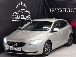 Ljusbrun (brun) Begagnad 2017 Volvo V40 Kombi | 179 800 kr (Lite dyr)