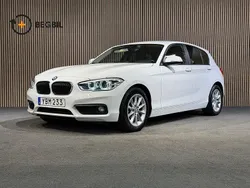 Vit Begagnad 2016 BMW 118 Advantage Halvkombi | 133 400 kr (Marknadspris)