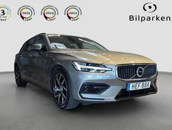 Grå Begagnad 2020 Volvo V60 Momentum Kombi | 249 990 kr (Marknadspris)