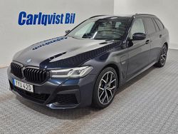 Svart (carbonsvart metallic) Begagnad 2023 BMW 530e M Sport Kombi | 375 000 kr (Marknadspris)
