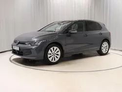 Mörkgrå Begagnad 2024 VW Golf VIII Life Halvkombi | 304 800 kr (Marknadspris)