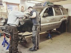 Grå Begagnad 2000 Jeep Grand Cherokee SUV | 200 000 kr