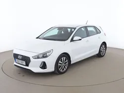 Vit Begagnad 2017 Hyundai i30 Comfort Halvkombi | 177 000 kr (Marknadspris)