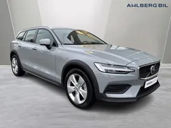 Grå Begagnad 2024 Volvo V60 CC Core Kombi | 399 500 kr (Bra pris)