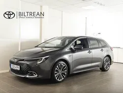 Mörkgrå Begagnad 2023 Toyota Corolla Style Kombi | 304 900 kr (Marknadspris)