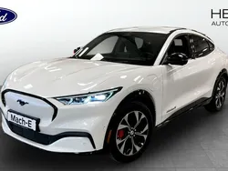 Vit (white) Begagnad 2023 Ford Mustang Mach-E Standard Range SUV | 499 900 kr (Marknadspris)