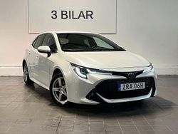 Vit Begagnad 2022 Toyota Corolla Hybrid Style Halvkombi | 219 900 kr (Superpris)