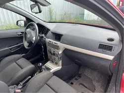 Röd Begagnad 2007 Opel Astra Sedan | 8 000 kr