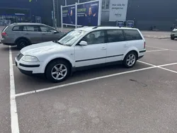 Vit Begagnad 2002 VW Passat Comfortline Kombi | 7 000 kr
