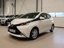 Vit Begagnad 2014 Toyota Aygo X-play Halvkombi | 79 800 kr (Lite dyr)