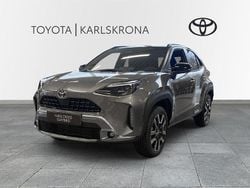 Grön (oxide bronze metallic) Ny 2024 Toyota Yaris Hybrid Edition SUV | 389 000 kr
