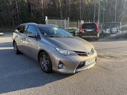 Brun Begagnad 2015 Toyota Auris Touring Sports Edition Kombi | 119 900 kr (Marknadspris)