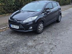 Svart Begagnad 2011 Ford Fiesta Titanium Halvkombi | 33 000 kr (Bra pris)