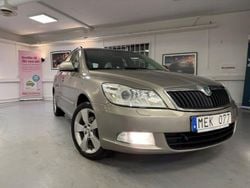Ljusbrun (brun) Begagnad 2011 Skoda Octavia Elegance Kombi | 49 900 kr (Marknadspris)