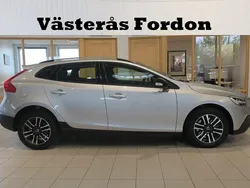 Silver Begagnad 2019 Volvo V40 CC Momentum Kombi | 205 900 kr (Marknadspris)
