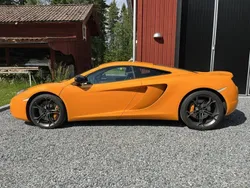 Orange Begagnad 2012 McLaren MP4-12C Sportkupé | 1 200 000 kr