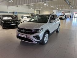 Ljusgrå (ascot grey) Ny 2025 VW T-Cross Life SUV | 299 200 kr (Marknadspris)
