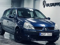 Mörkblå Begagnad 2004 Renault Clio II Halvkombi | 26 900 kr (Lite dyr)