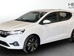 Vit (white) Ny 2025 Dacia Sandero Expression Halvkombi | 219 900 kr (Marknadspris)