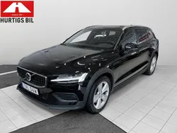 Svart Begagnad 2023 Volvo V60 CC Core Kombi | 369 700 kr (Marknadspris)