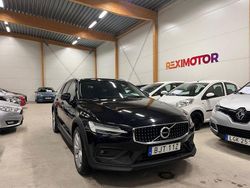 Svart Begagnad 2022 Volvo V60 CC Momentum Kombi | 199 900 kr (Superpris)