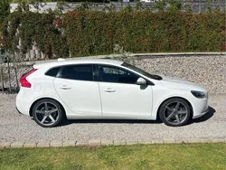 Vit Begagnad 2014 Volvo V40 Kinetic Kombi | 67 000 kr (Marknadspris)