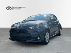 Ny 2025 Toyota Yaris Hybrid Active Halvkombi | 271 800 kr (Marknadspris)
