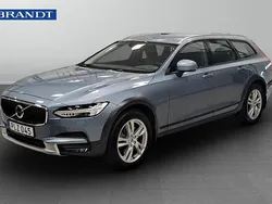 Ljusblå (blå) Begagnad 2018 Volvo V90 CC Business Edition Kombi | 314 900 kr (Marknadspris)