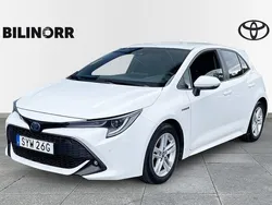 Vit Begagnad 2019 Toyota Corolla Hybrid Style Halvkombi | 209 900 kr (Marknadspris)
