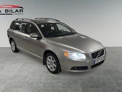 Ljusbrun (brun) Begagnad 2009 Volvo V70 Momentum Kombi | 44 800 kr (Marknadspris)