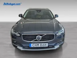 Blå Begagnad 2023 Volvo V90 CC Plus Kombi | 479 000 kr (Marknadspris)