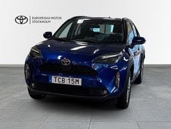 Mörkblå Begagnad 2024 Toyota Yaris Cross Active SUV | 284 900 kr (Marknadspris)
