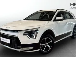 Vit (white) Ny 2025 Kia Niro SUV | 363 426 kr