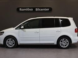 Vit Begagnad 2015 VW Touran Minibuss | 99 900 kr (Bra pris)