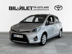 Silver Begagnad 2013 Toyota Yaris Hybrid Halvkombi | 89 000 kr (Marknadspris)
