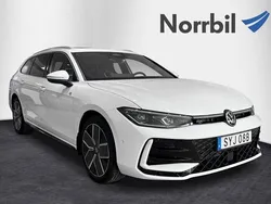 Vit Ny 2025 VW Passat R-line Kombi | 578 300 kr (Lite dyr)