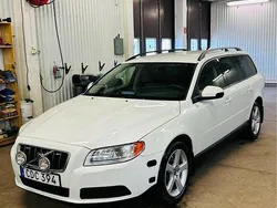 Vit Begagnad 2008 Volvo V70 Kombi | 45 000 kr (Dyr)