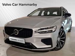 Grå Begagnad 2024 Volvo V60 Plus Kombi | 449 900 kr (Marknadspris)