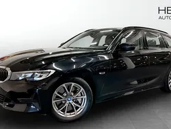 Svart (black) Begagnad 2022 BMW 330e Sport Line Kombi | 328 700 kr (Bra pris)