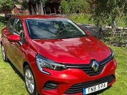 Röd Begagnad 2023 Renault Clio V Zen Halvkombi | 149 500 kr (Bra pris)